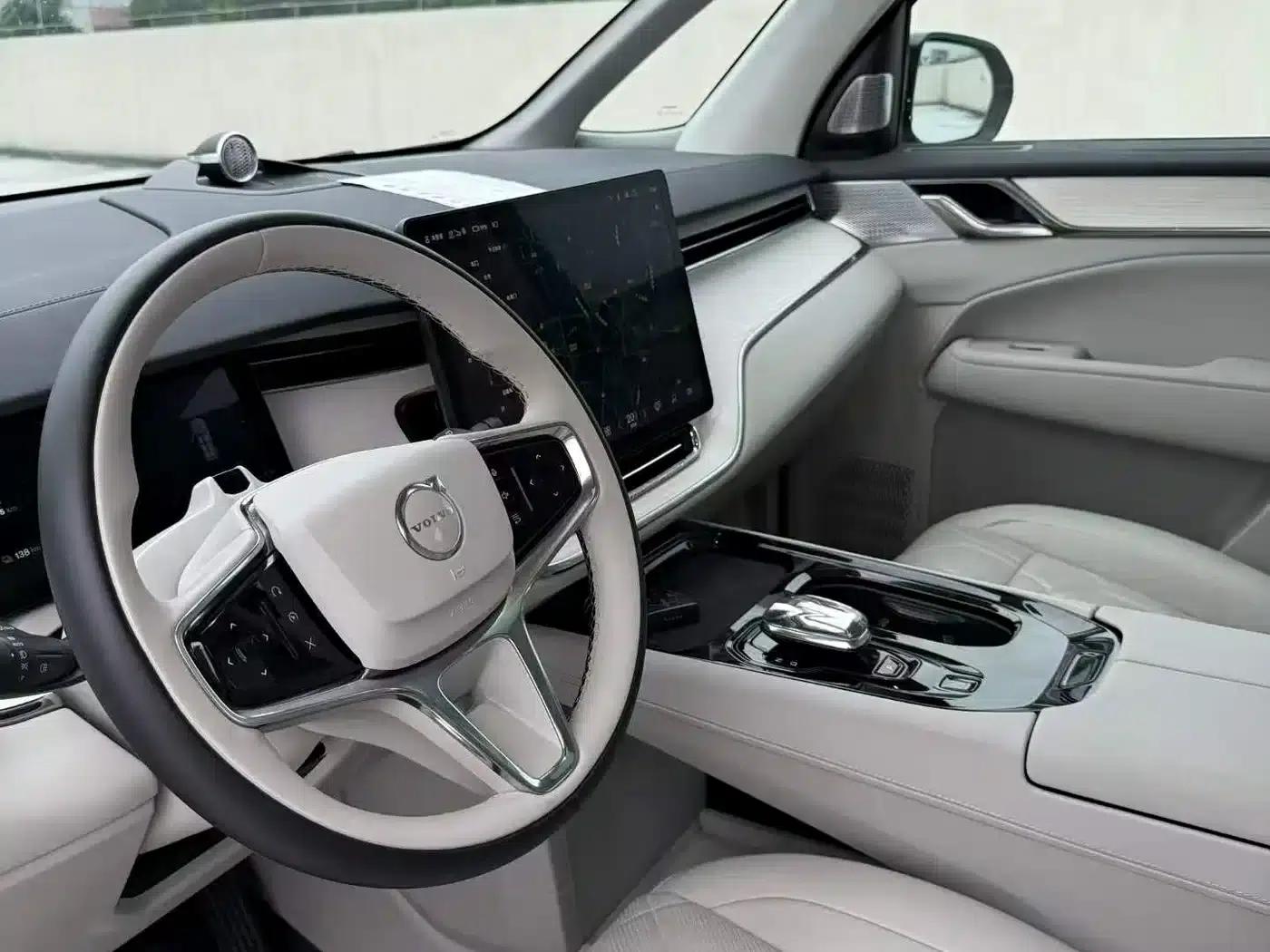 Volvo EM90 2025 Ultra 6-seater — миниатюра 3