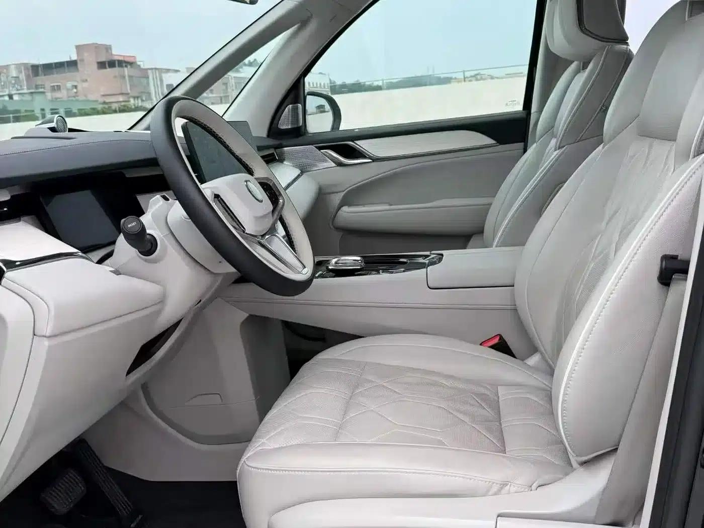 Volvo EM90 2025 Ultra 6-seater — миниатюра 4
