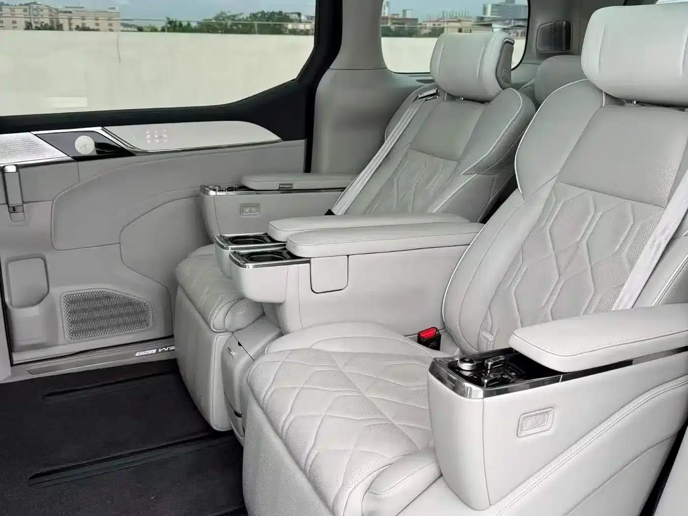 Volvo EM90 2025 Ultra 6-seater — миниатюра 6