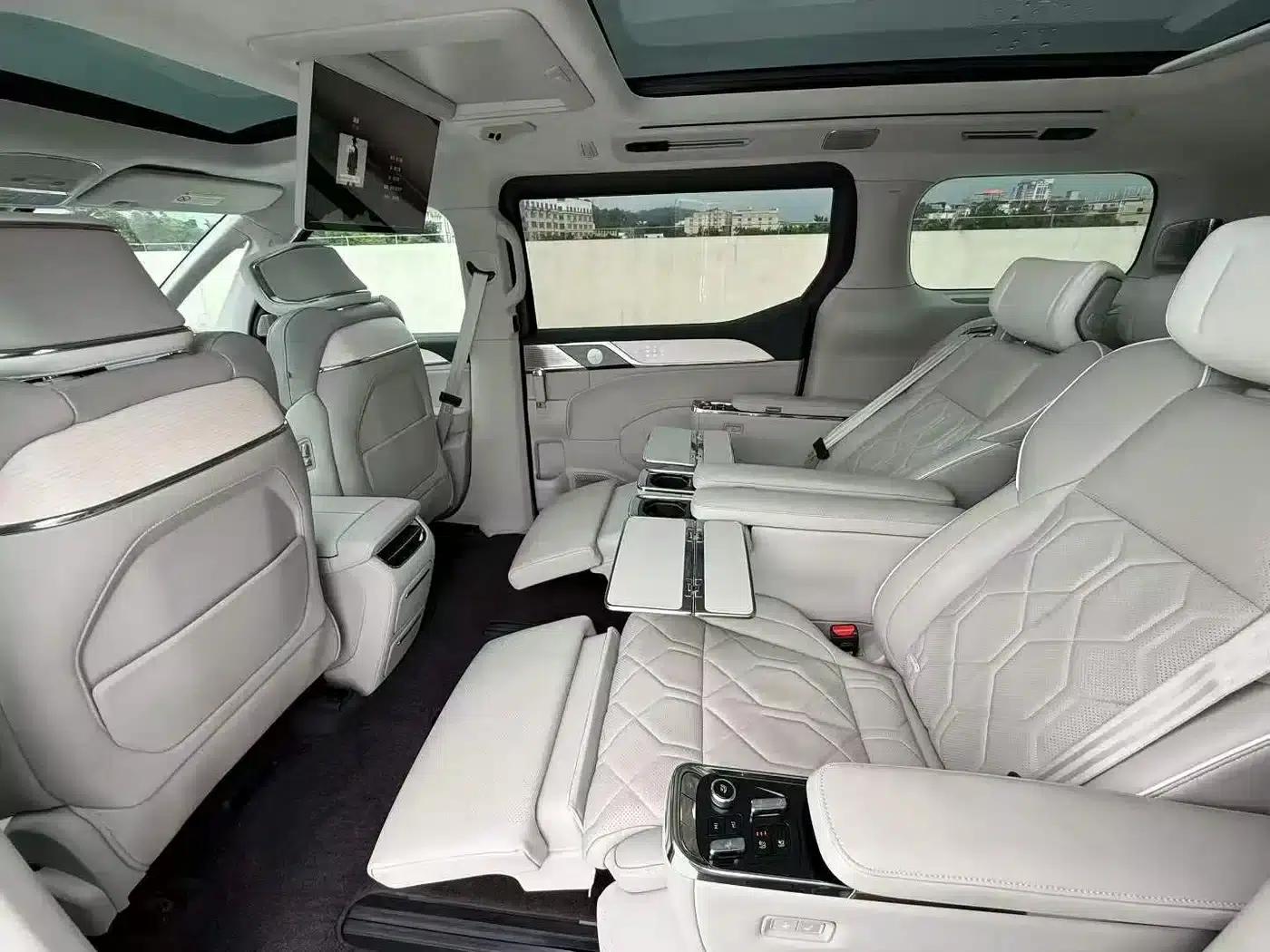 Volvo EM90 2025 Ultra 6-seater — миниатюра 7