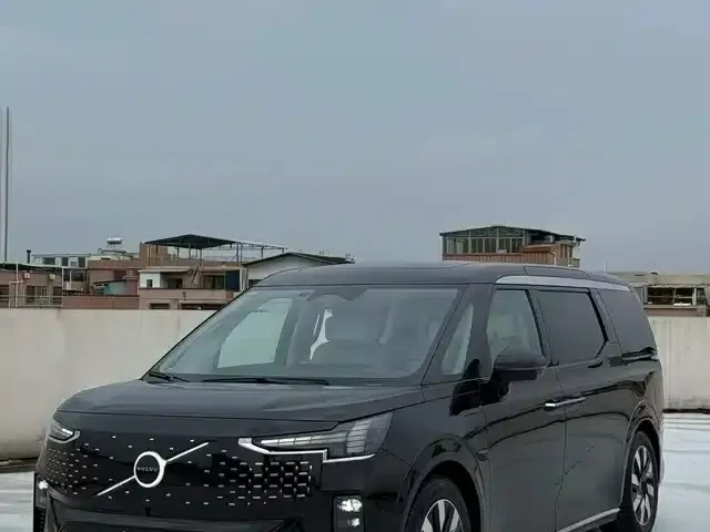 Volvo EM90 2025 Ultra 6-seater