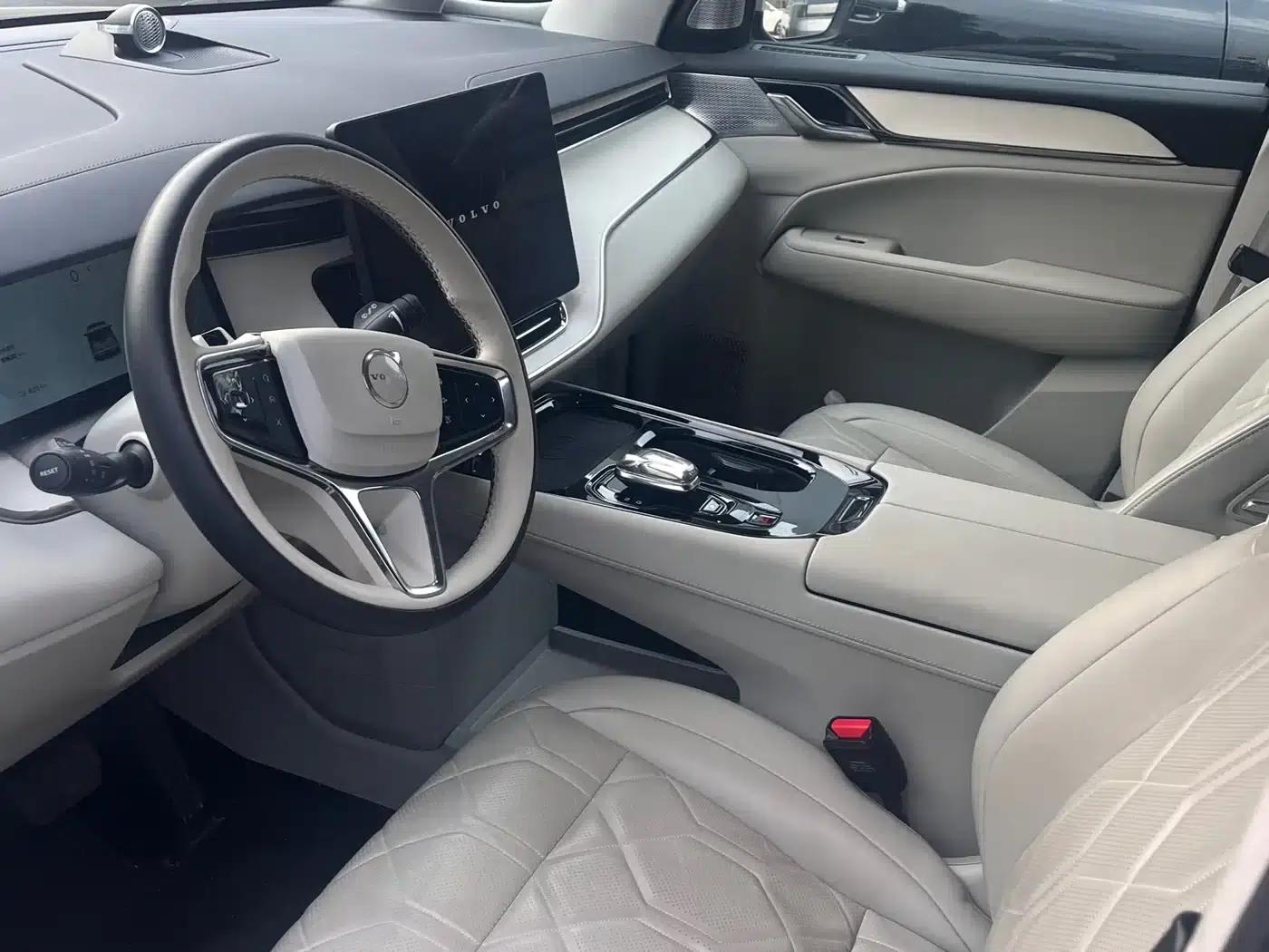 Volvo EM90 2025 Ultra 6-seater — миниатюра 3