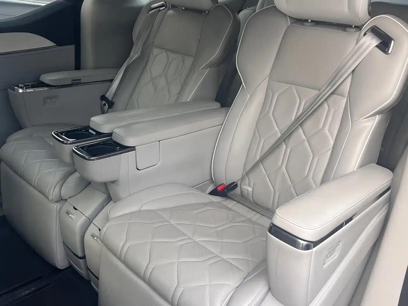 Volvo EM90 2025 Ultra 6-seater — миниатюра 4