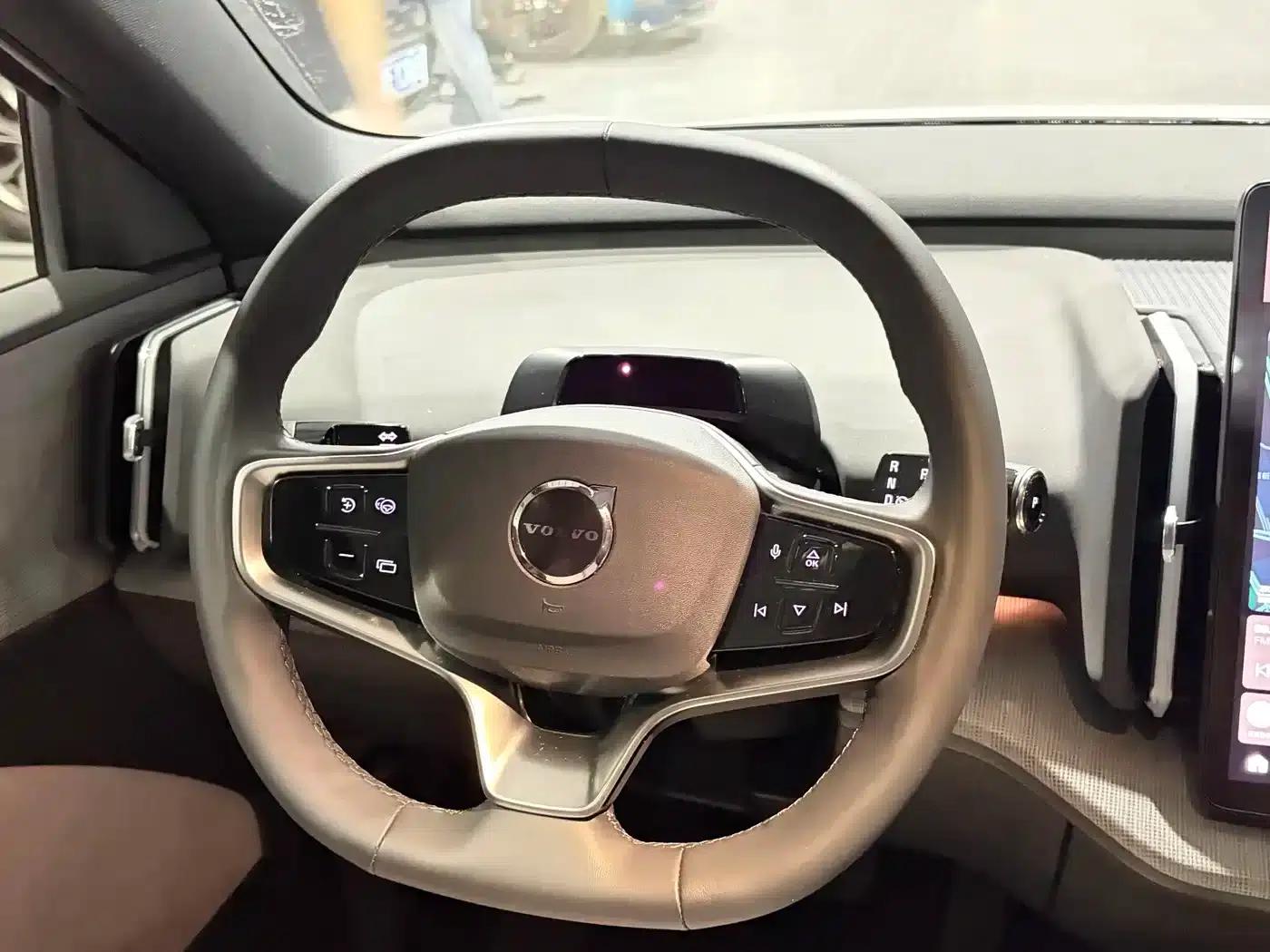 Volvo EX30 2025 Dual Motor All-Wheel Drive High-Performance Ultra — миниатюра 12