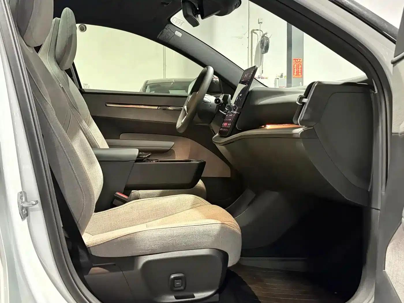 Volvo EX30 2025 Dual Motor All-Wheel Drive High-Performance Ultra — миниатюра 19
