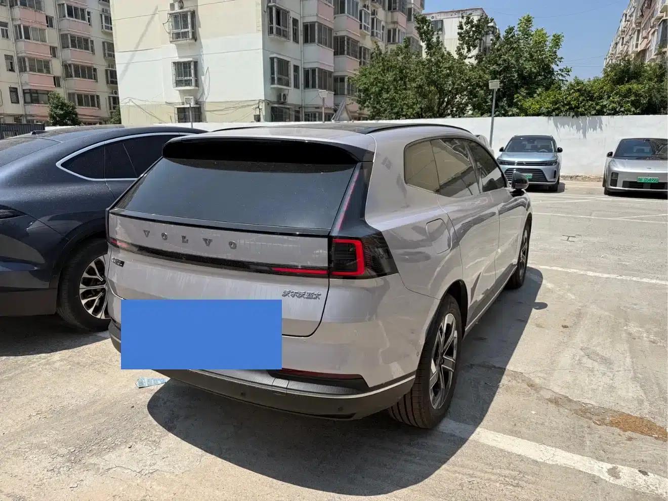 2026 Volvo XC70 Plug-in Hybrid, All-Wheel Drive, Long Range Core — миниатюра 4