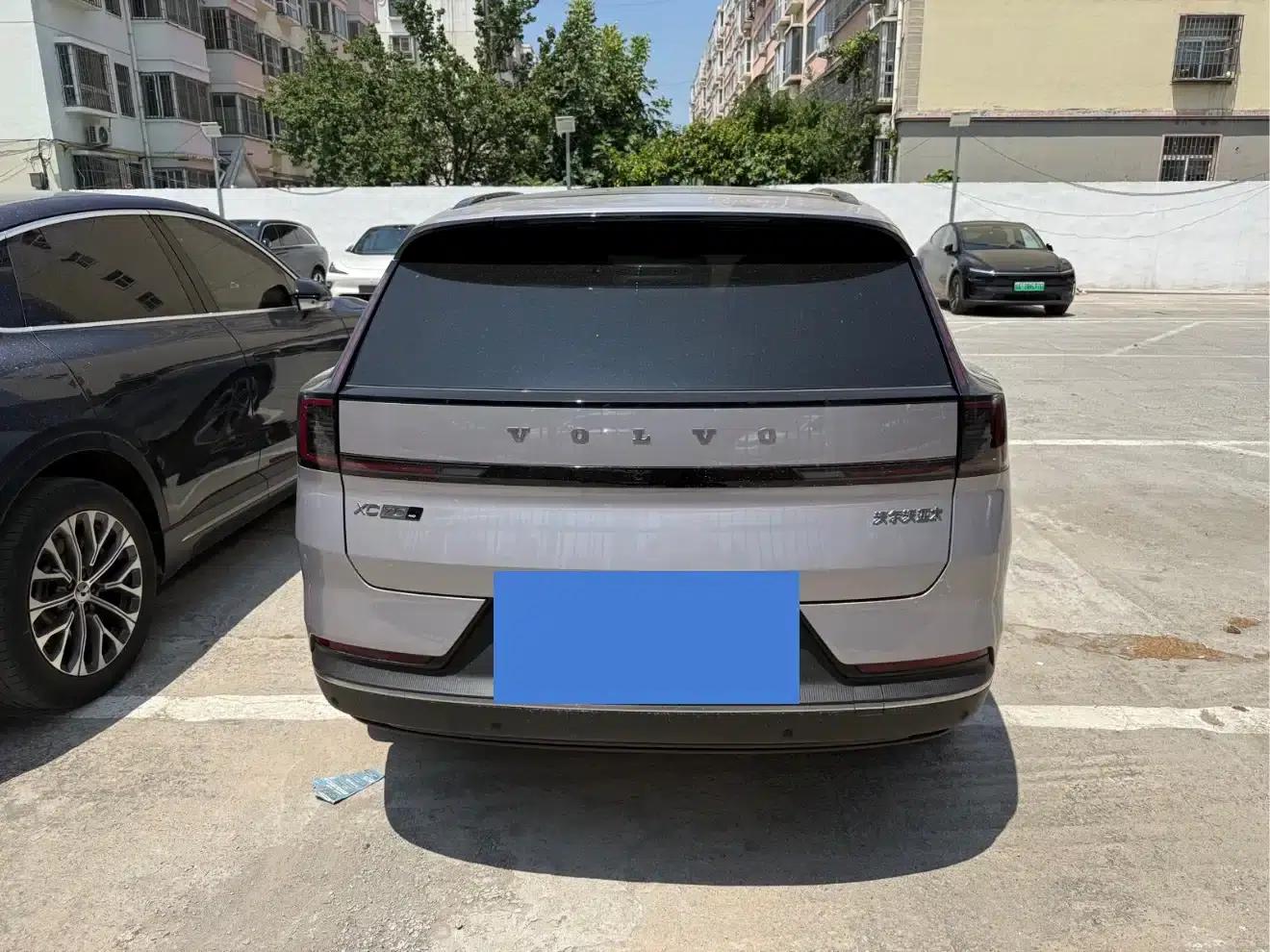 2026 Volvo XC70 Plug-in Hybrid, All-Wheel Drive, Long Range Core — миниатюра 5