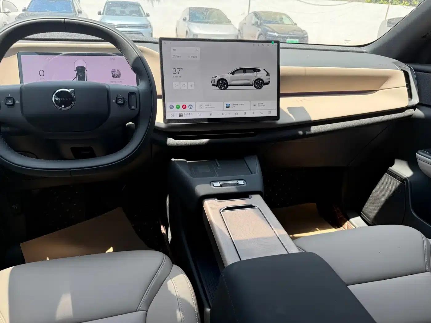 2026 Volvo XC70 Plug-in Hybrid, All-Wheel Drive, Long Range Core — миниатюра 10