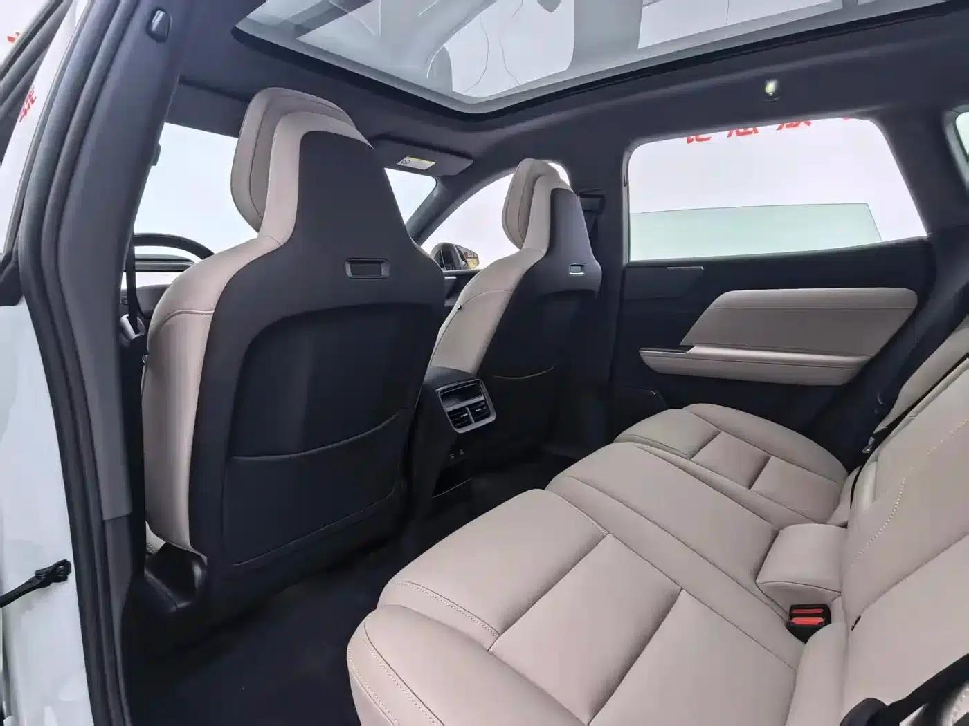 2026 Volvo XC70 Plug-in Hybrid, All-Wheel Drive, Long Range Core — миниатюра 14