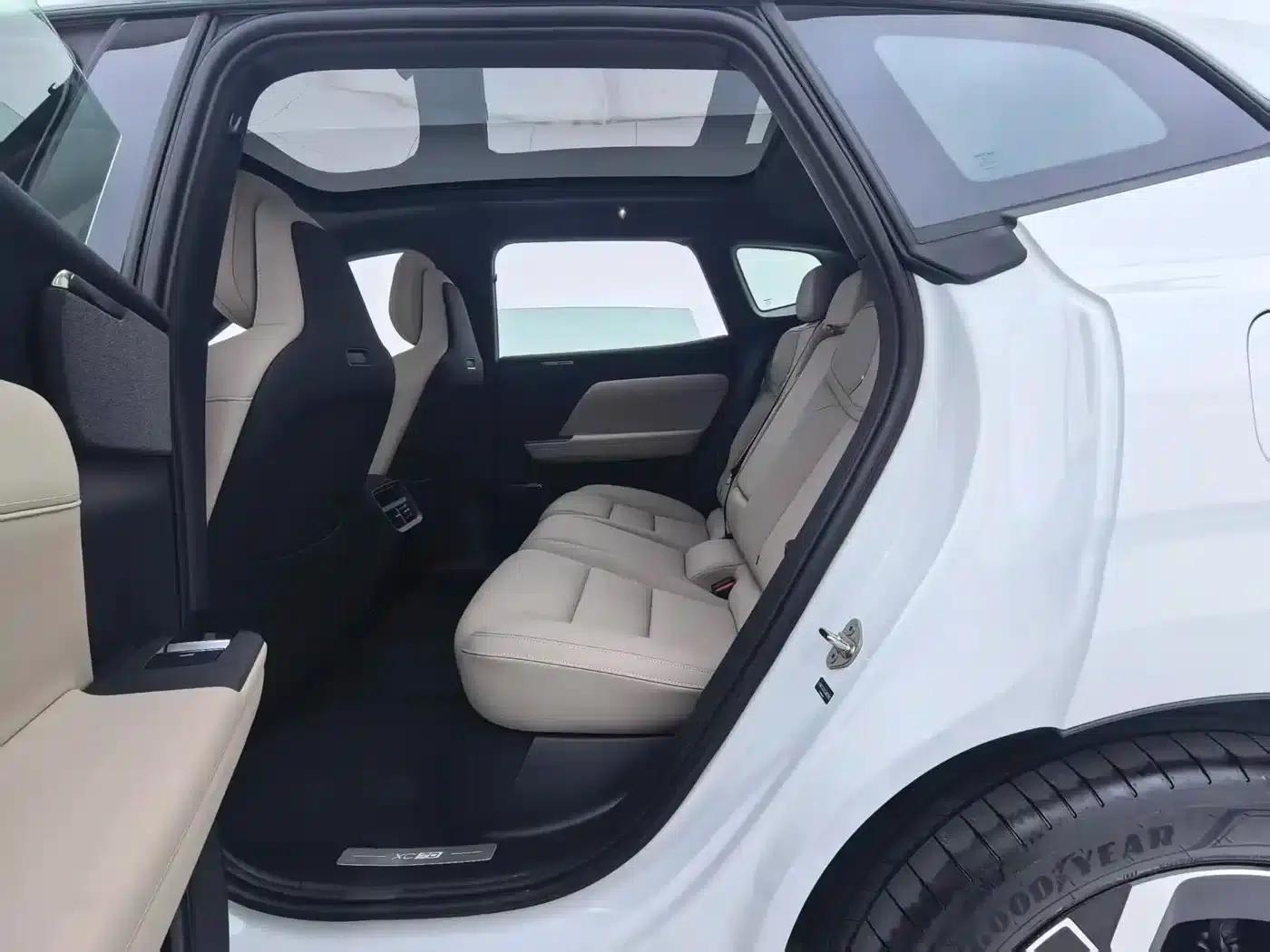 2026 Volvo XC70 Plug-in Hybrid, All-Wheel Drive, Long Range Core — миниатюра 15