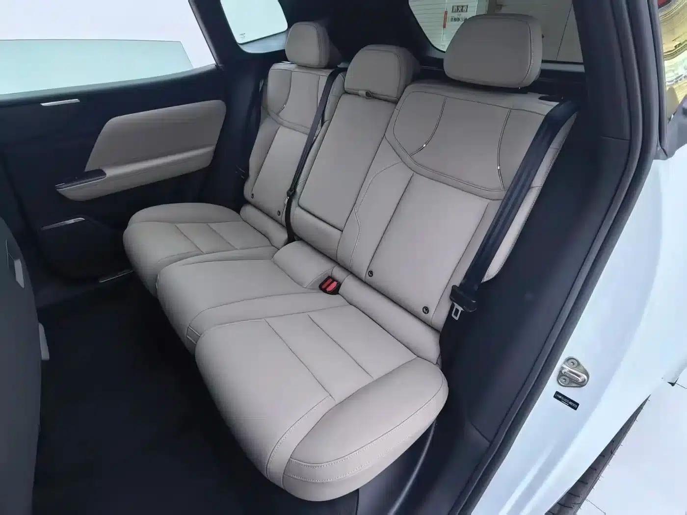 2026 Volvo XC70 Plug-in Hybrid, All-Wheel Drive, Long Range Core — миниатюра 16