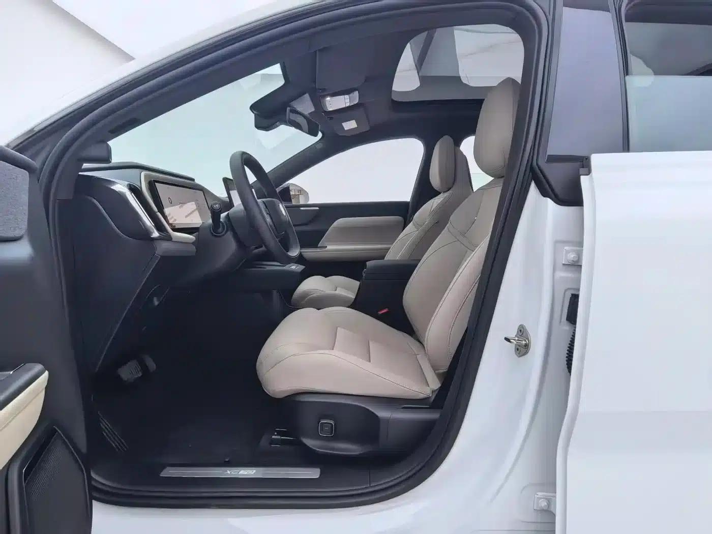 2026 Volvo XC70 Plug-in Hybrid, All-Wheel Drive, Long Range Core — миниатюра 19
