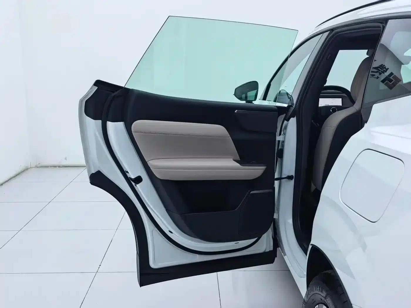 2026 Volvo XC70 Plug-in Hybrid, All-Wheel Drive, Long Range Core — миниатюра 24