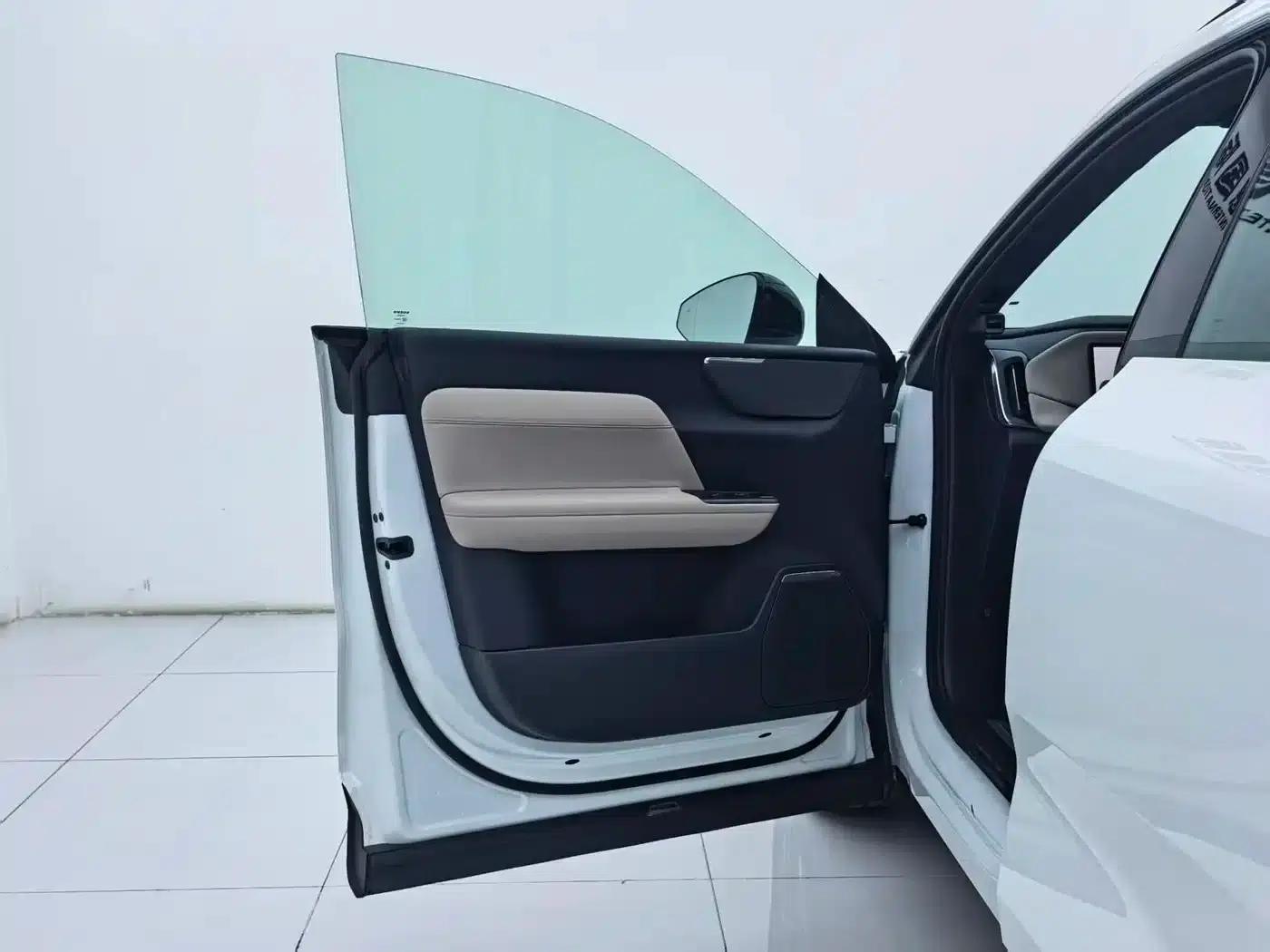 2026 Volvo XC70 Plug-in Hybrid, All-Wheel Drive, Long Range Core — миниатюра 25