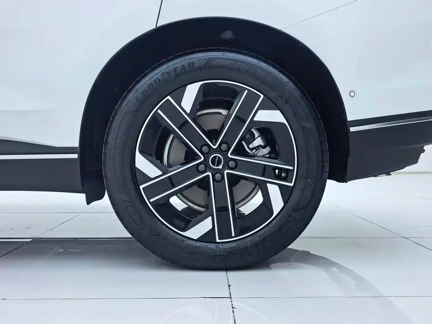 2026 Volvo XC70 Plug-in Hybrid, All-Wheel Drive, Long Range Core — миниатюра 26