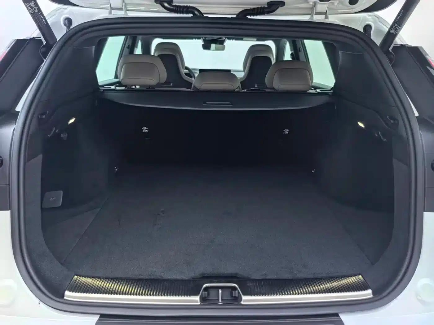 2026 Volvo XC70 Plug-in Hybrid, All-Wheel Drive, Long Range Core — миниатюра 28