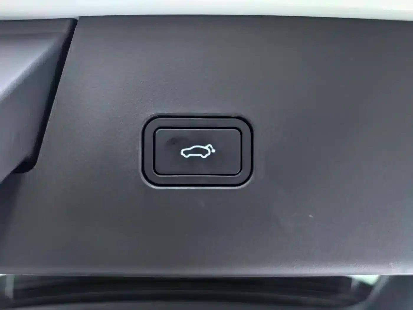 2026 Volvo XC70 Plug-in Hybrid, All-Wheel Drive, Long Range Core — миниатюра 29