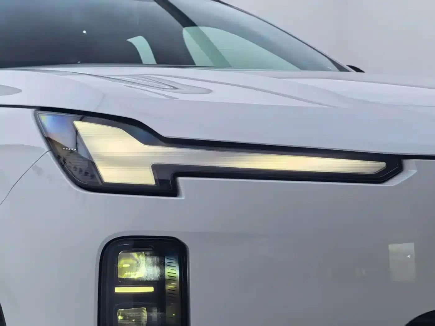 2026 Volvo XC70 Plug-in Hybrid, All-Wheel Drive, Long Range Core — миниатюра 4