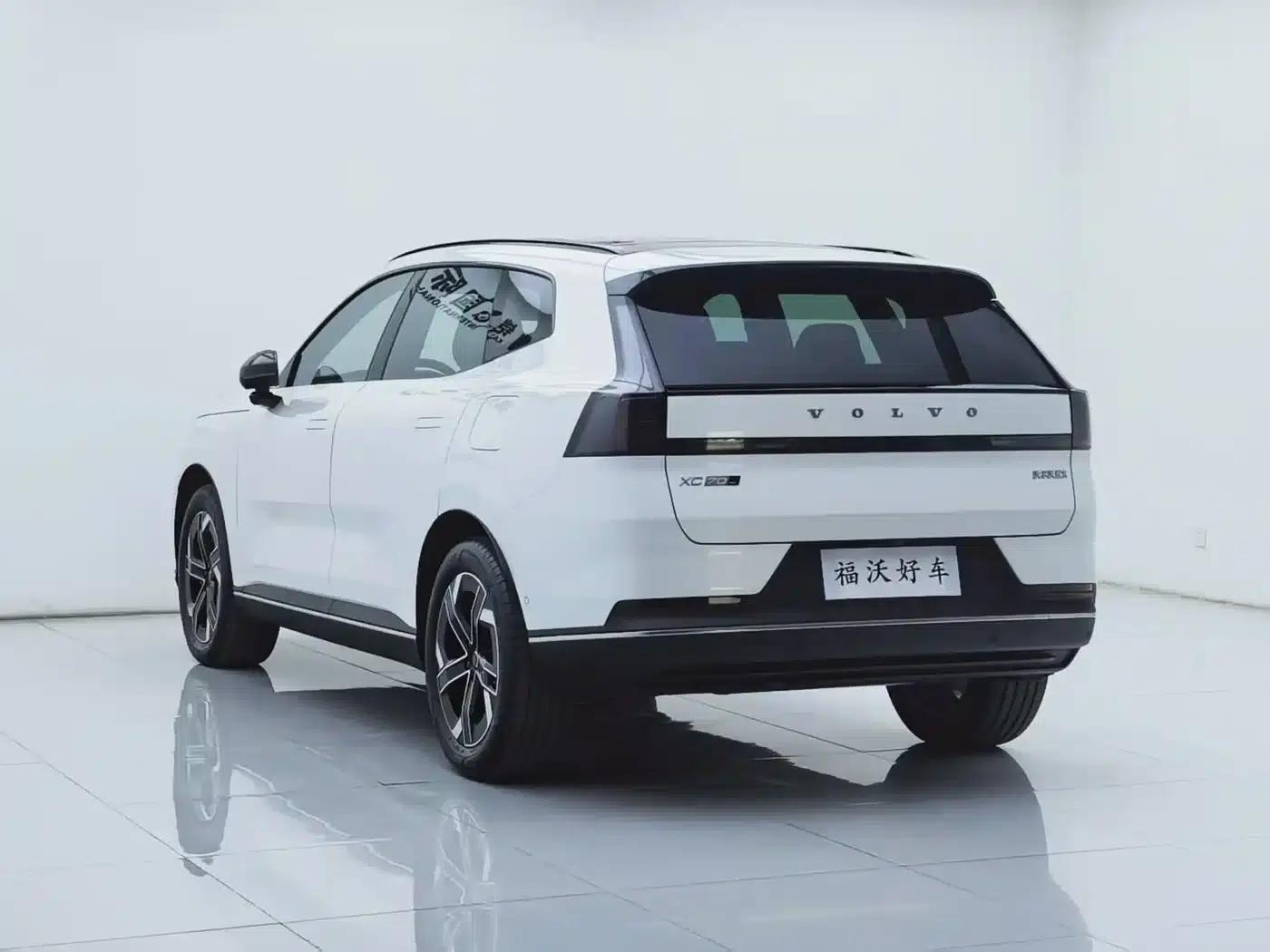 2026 Volvo XC70 Plug-in Hybrid, All-Wheel Drive, Long Range Core — миниатюра 33