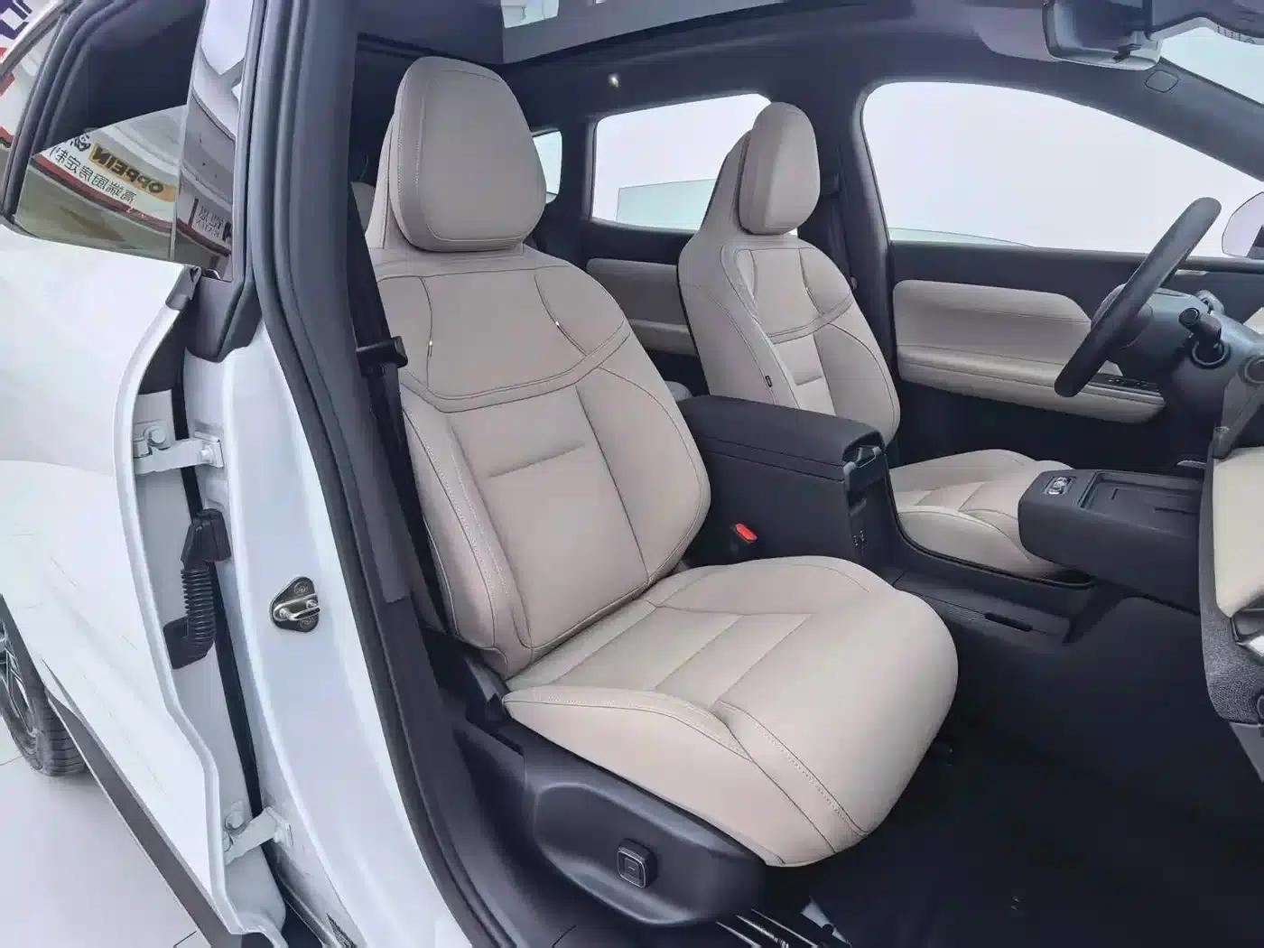 2026 Volvo XC70 Plug-in Hybrid, All-Wheel Drive, Long Range Core — миниатюра 9