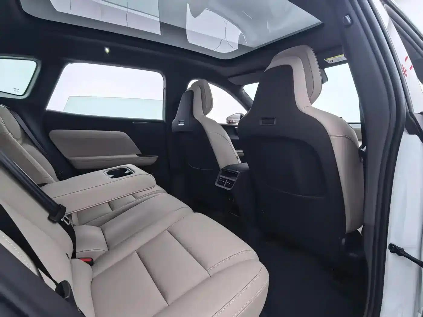 2026 Volvo XC70 Plug-in Hybrid, All-Wheel Drive, Long Range Core — миниатюра 10