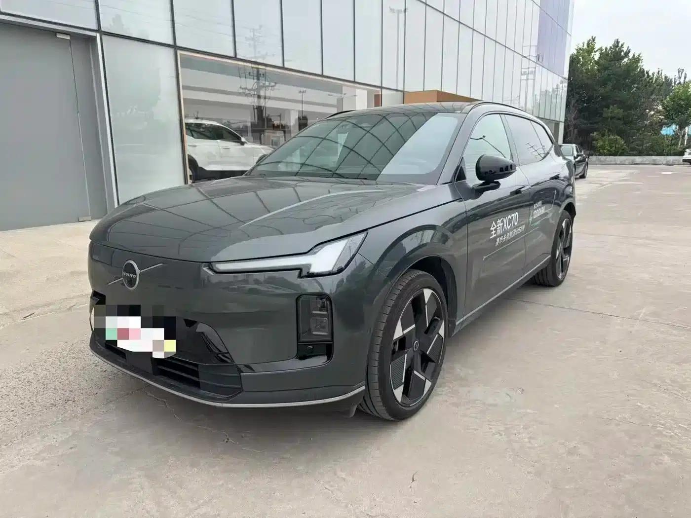 2026 Volvo XC70 Plug-in Hybrid, All-Wheel Drive, Ultra Range — миниатюра 1