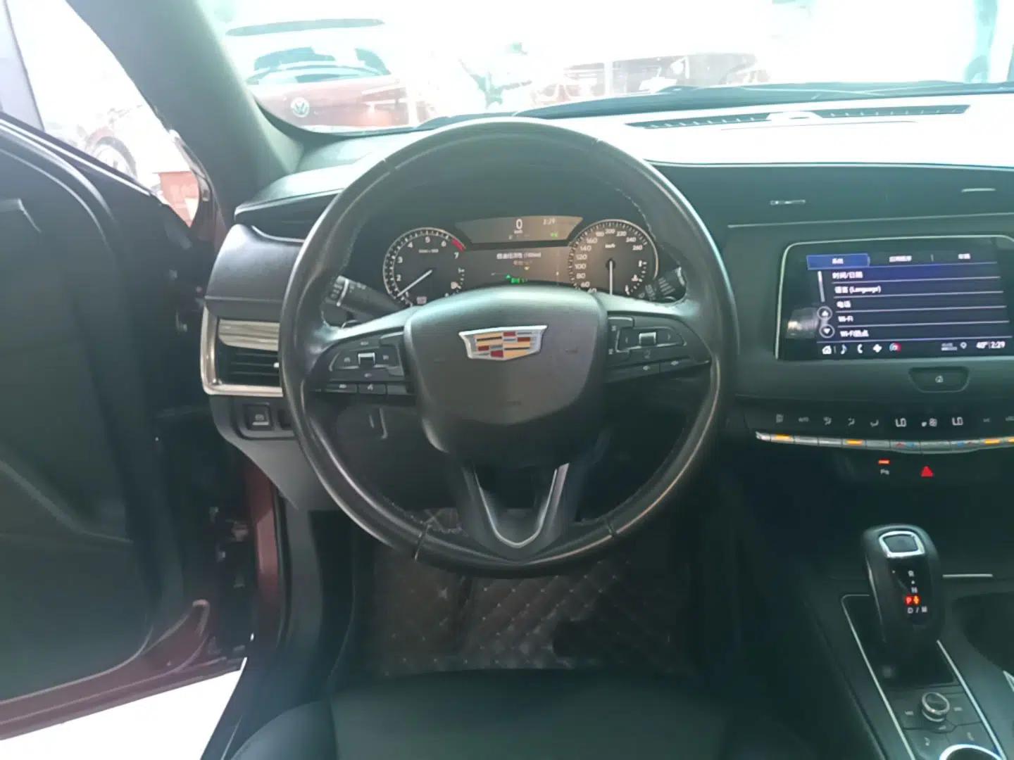Cadillac XT4 2018 28T Two-Wheel Drive Tech Version — миниатюра 18