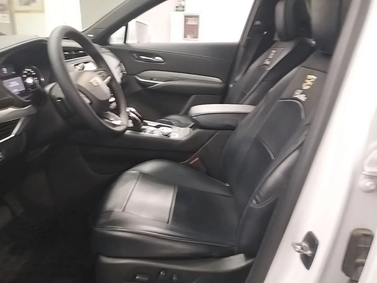 Cadillac XT4 2021 28T Two-Wheel Drive Leading Version — миниатюра 17