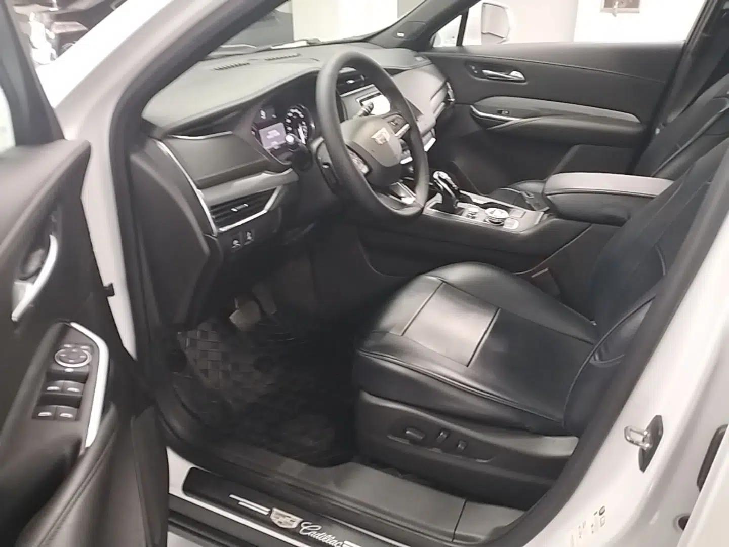 Cadillac XT4 2021 28T Two-Wheel Drive Leading Version — миниатюра 18