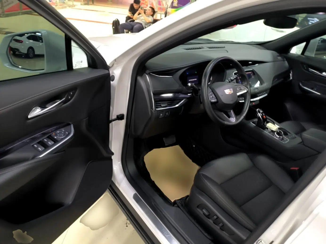 Cadillac XT4 2020 Revised Version 28T Two-Wheel Drive Tech Edition — миниатюра 18