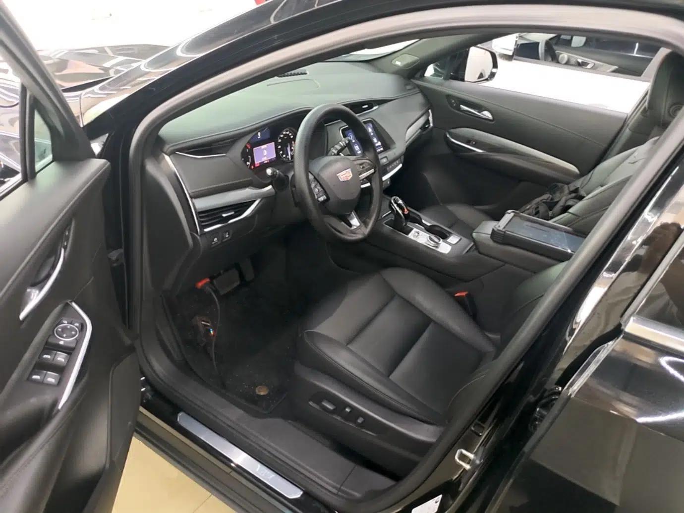 Cadillac XT4 2021 28T Two-Wheel Drive Leading Version — миниатюра 18