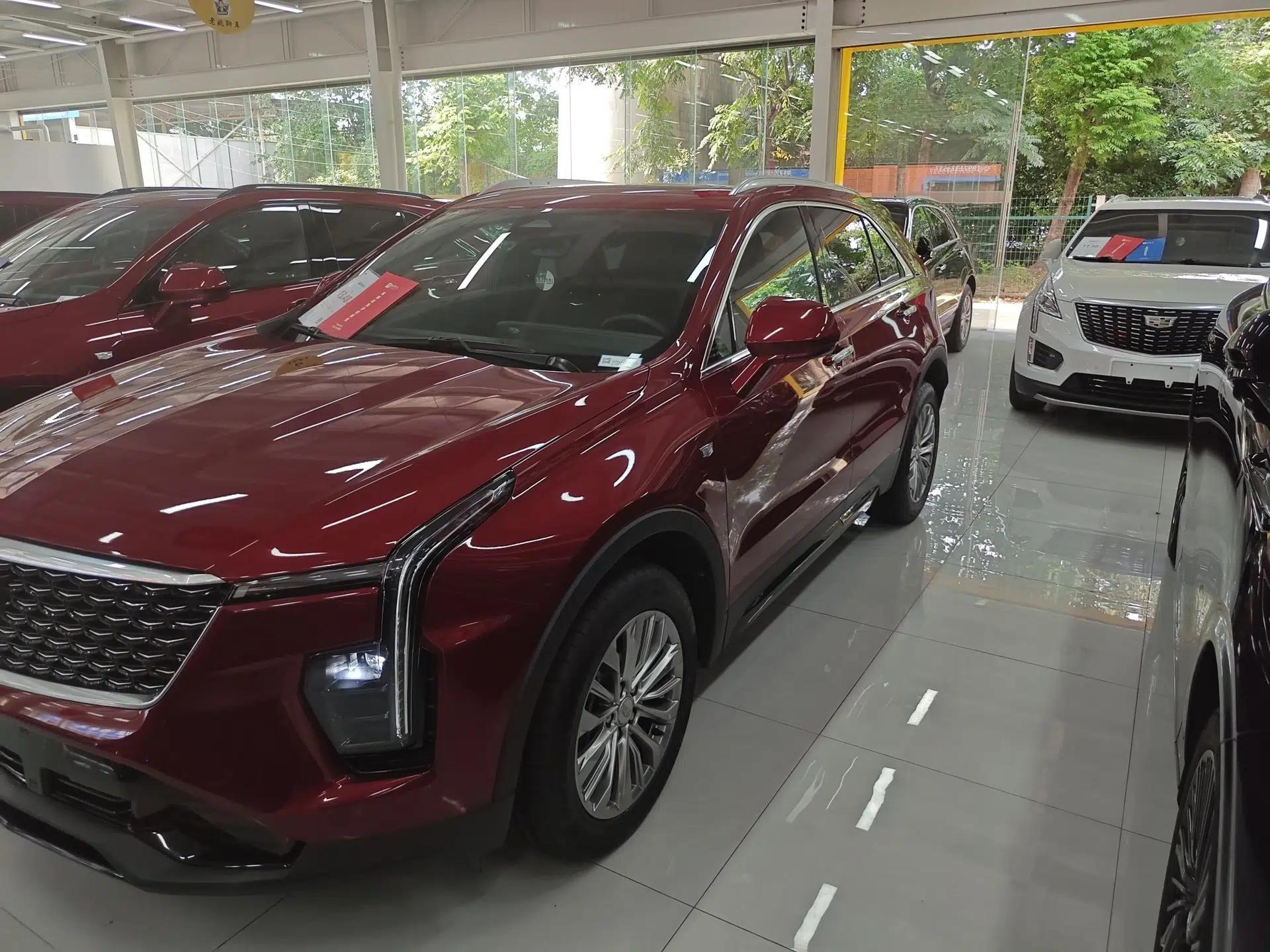 Cadillac XT4 2024 28T Two-Wheel-Drive Luxury Version — миниатюра 3