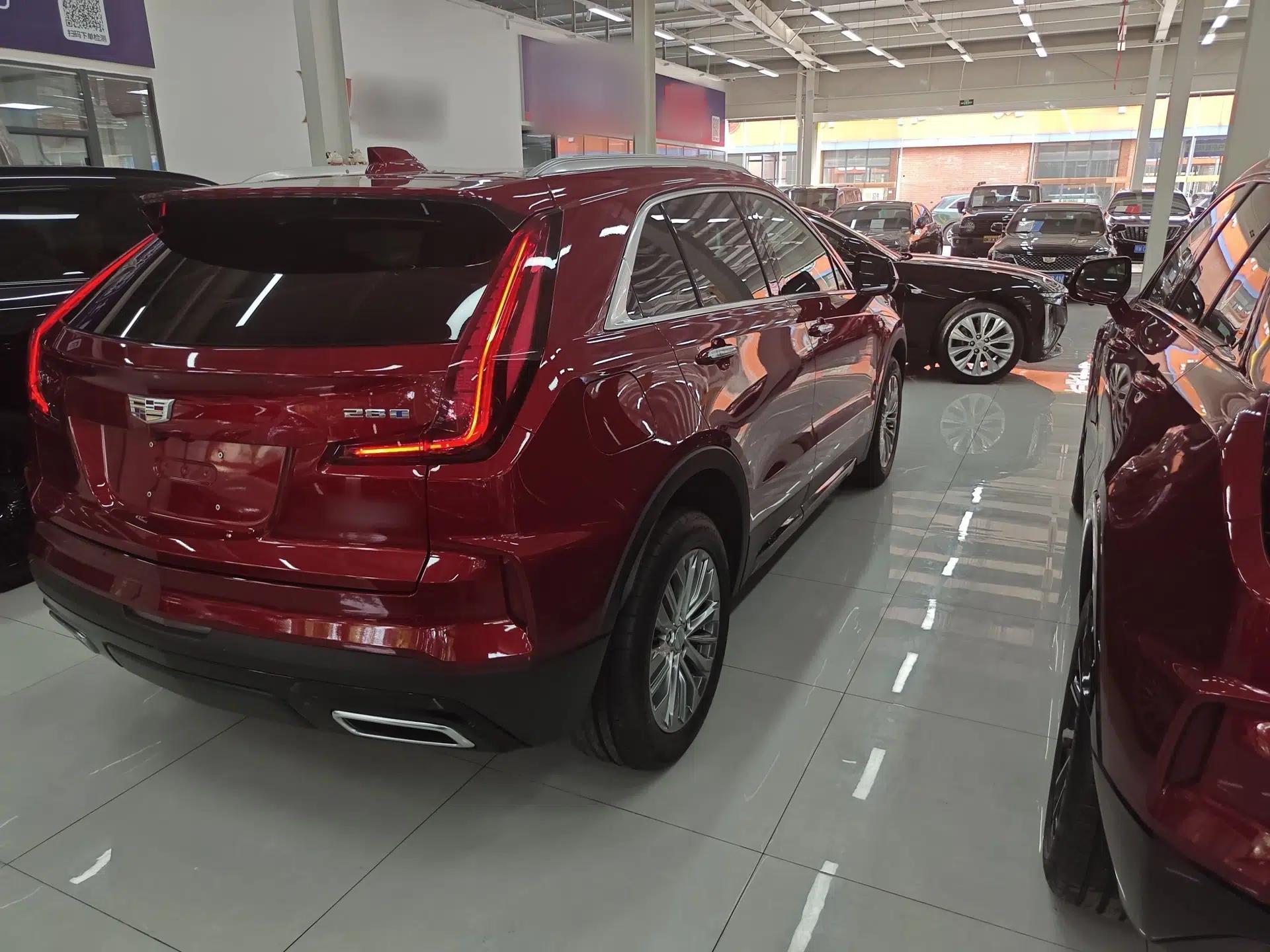 Cadillac XT4 2024 28T Two-Wheel-Drive Luxury Version — миниатюра 5