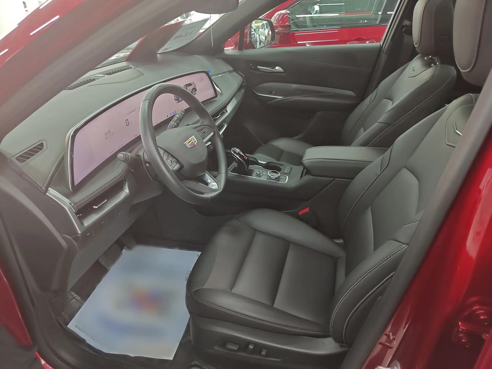 Cadillac XT4 2024 28T Two-Wheel-Drive Luxury Version — миниатюра 8