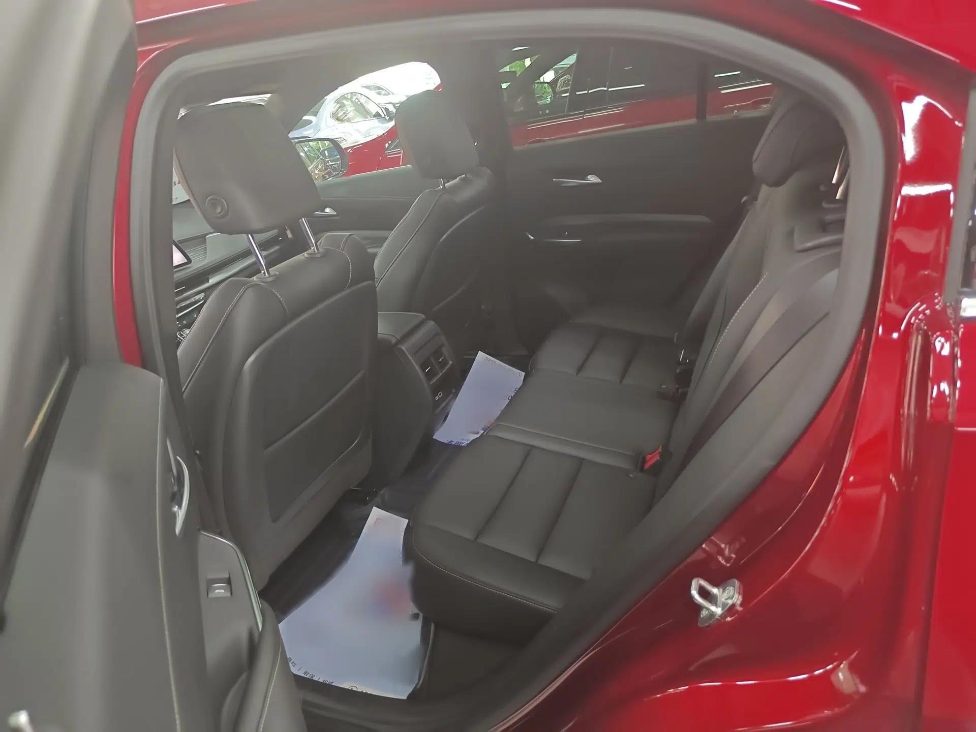 Cadillac XT4 2024 28T Two-Wheel-Drive Luxury Version — миниатюра 9