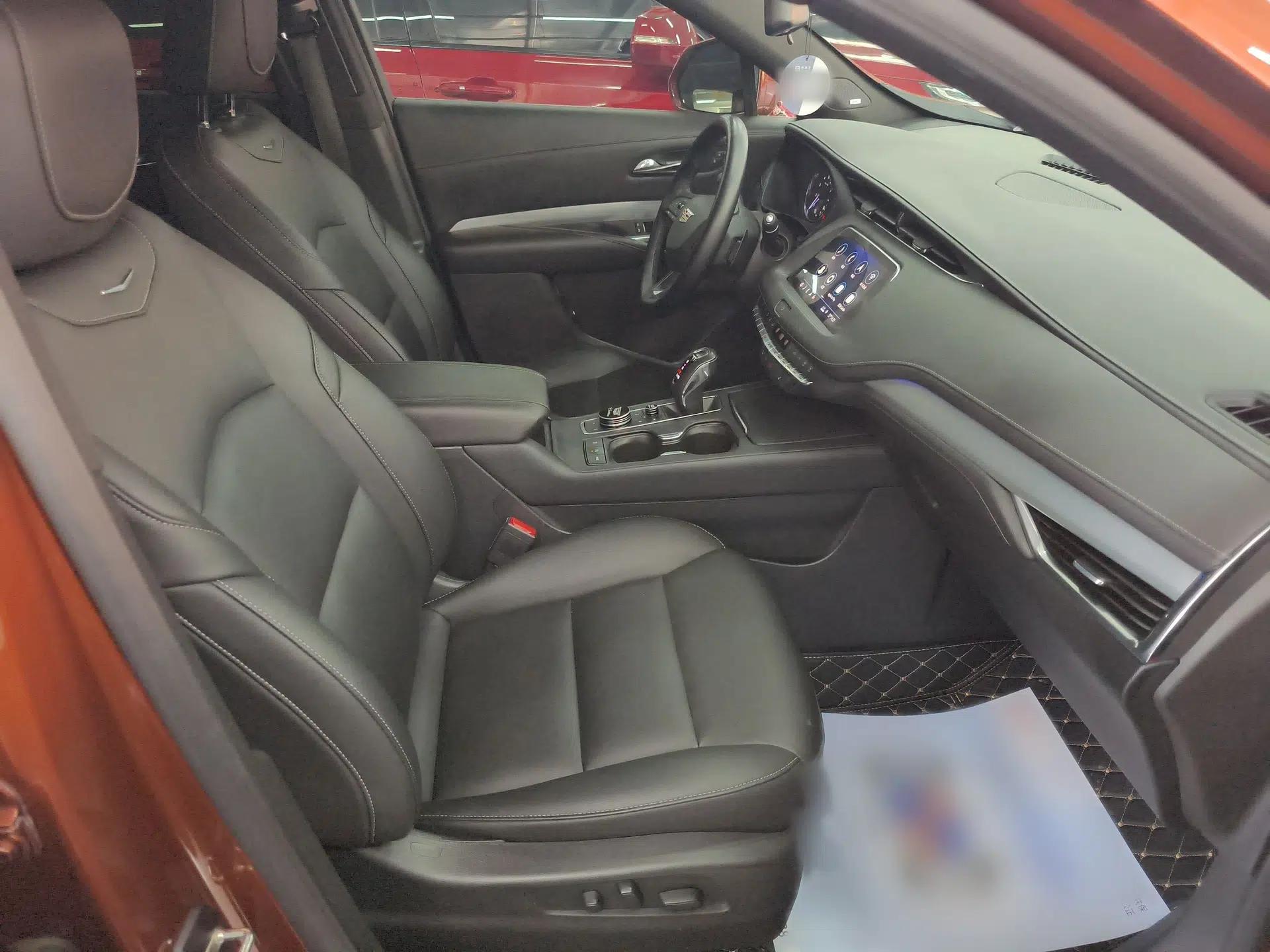 Cadillac XT4 2018 28T Two-Wheel Drive Leading Version — миниатюра 11