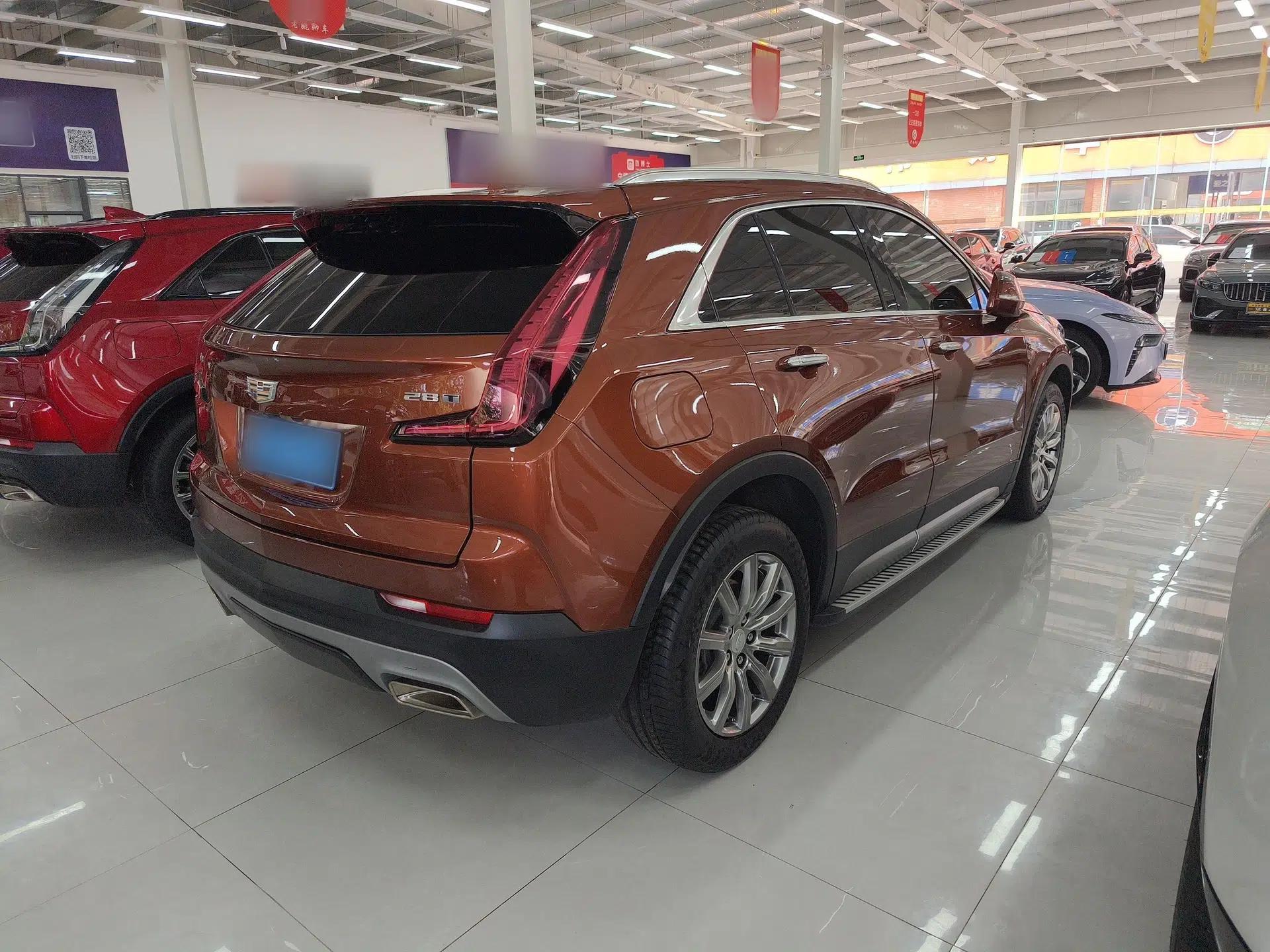 Cadillac XT4 2018 28T Two-Wheel Drive Leading Version — миниатюра 4