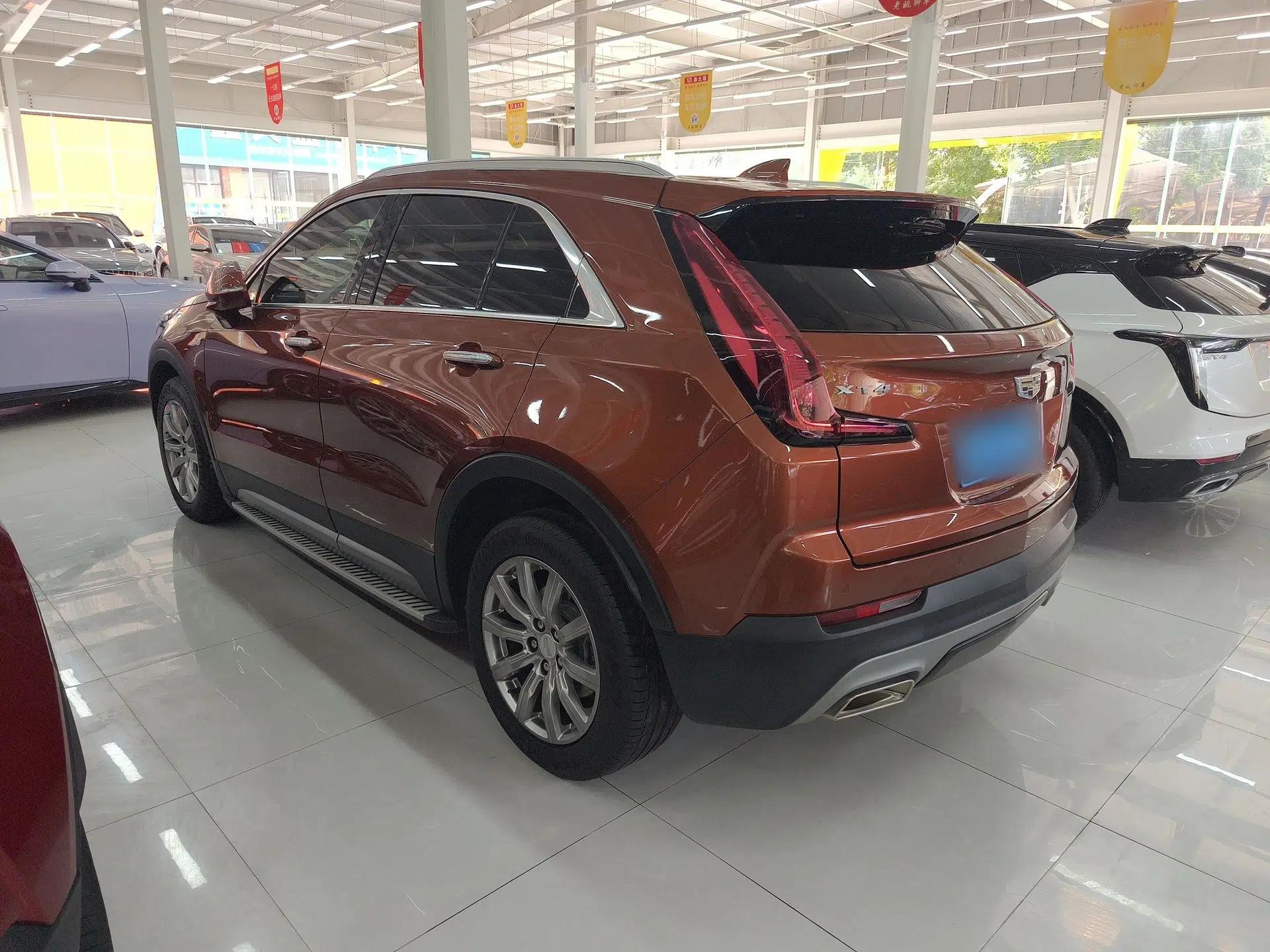Cadillac XT4 2018 28T Two-Wheel Drive Leading Version — миниатюра 6