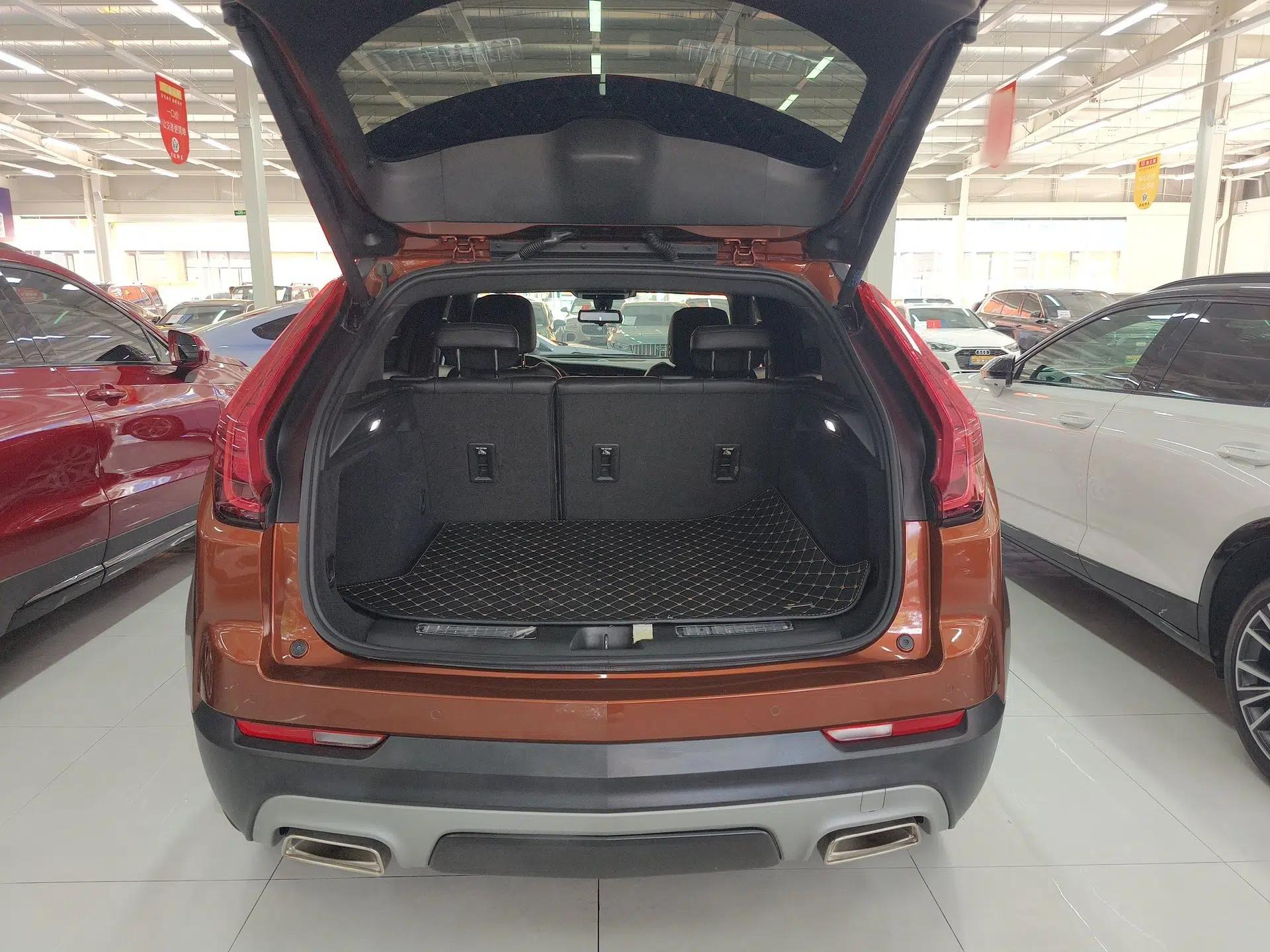 Cadillac XT4 2018 28T Two-Wheel Drive Leading Version — миниатюра 10