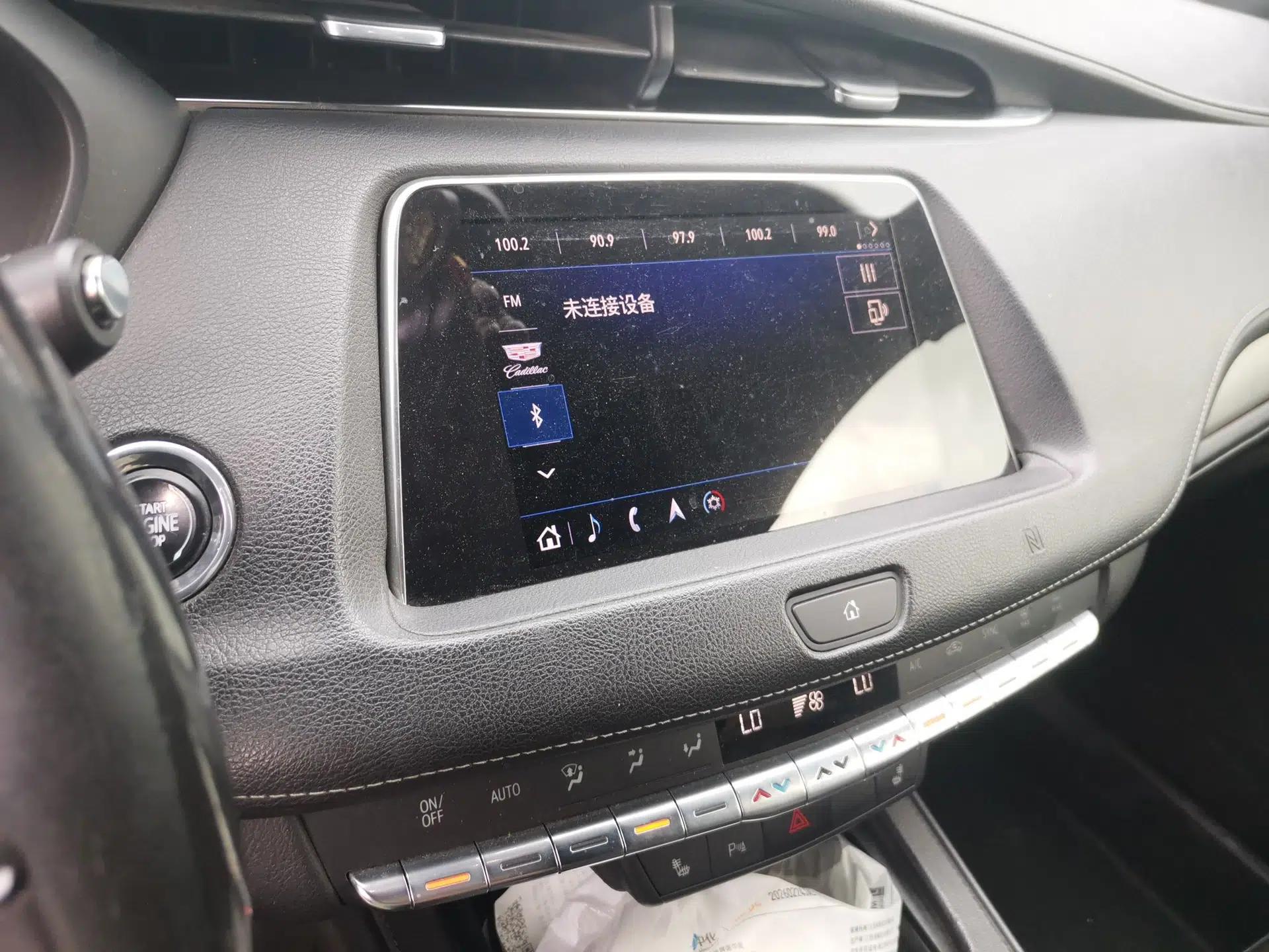 Cadillac XT4 2018 28T Two-Wheel-Drive Luxury Model — миниатюра 13