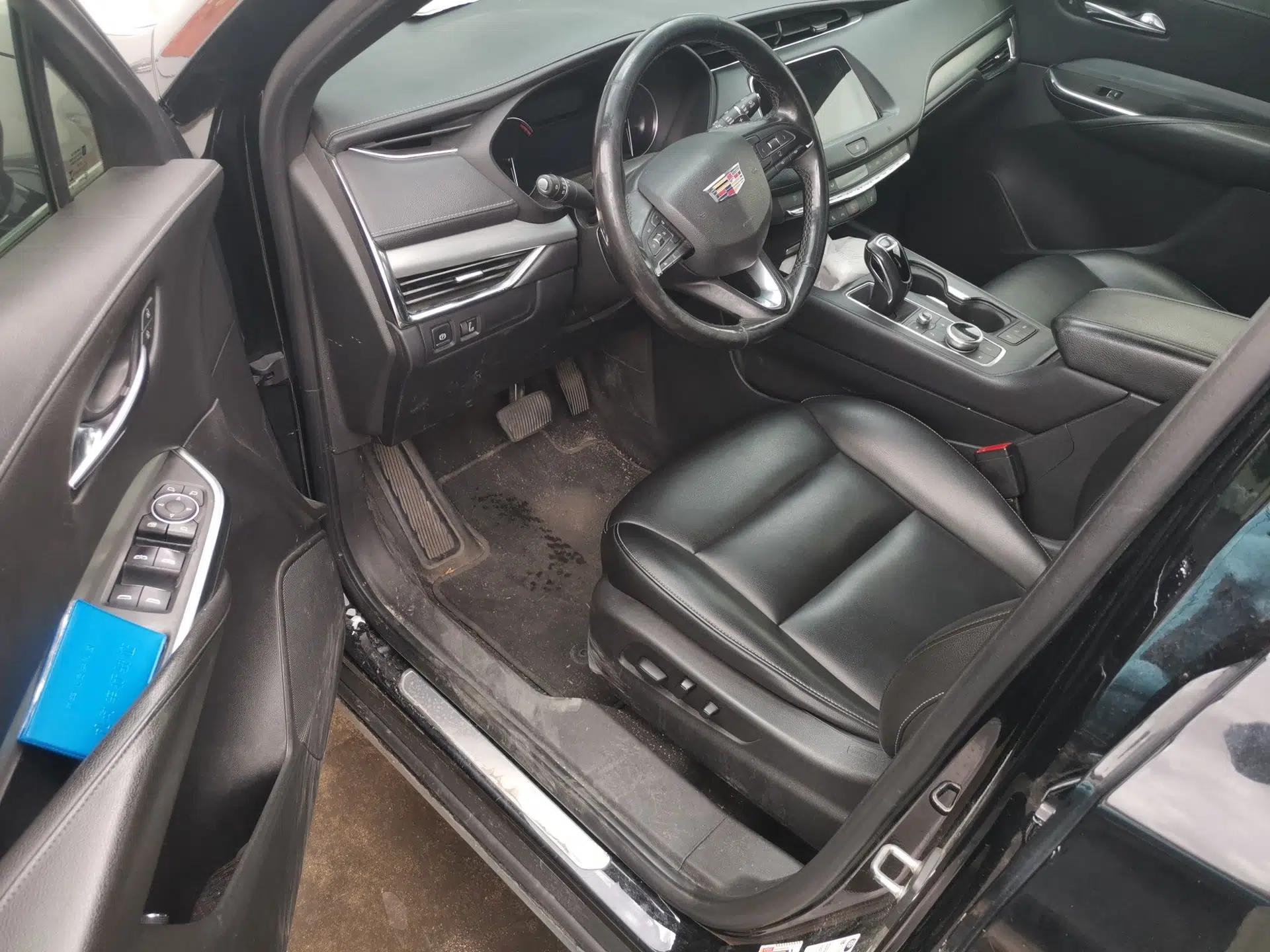 Cadillac XT4 2018 28T Two-Wheel-Drive Luxury Model — миниатюра 16