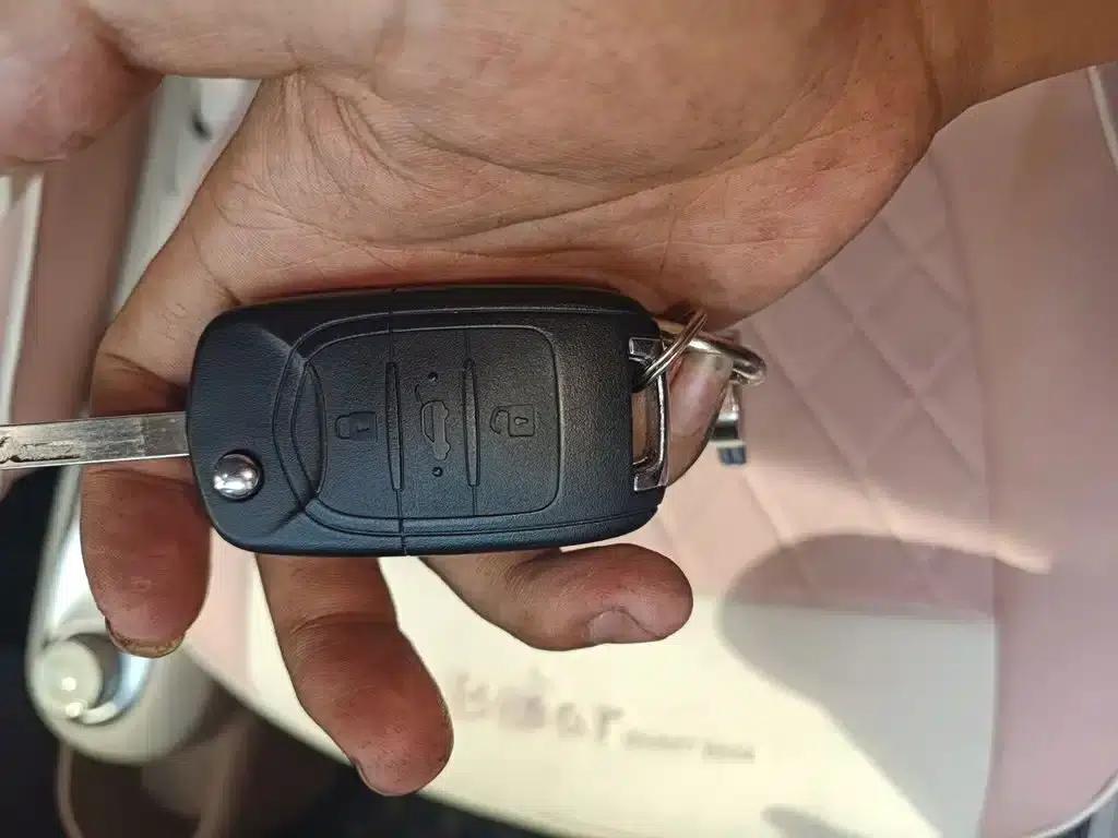 Hongguang MINIEV 2025 Fourth Generation Four-Door Advanced Model — миниатюра 9