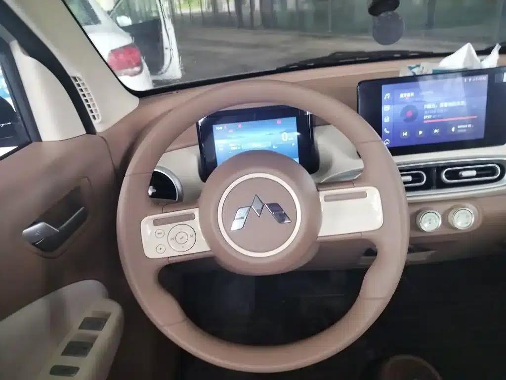Hongguang MINIEV 2025 Fourth Generation Four-Door Premium+ Edition — миниатюра 6