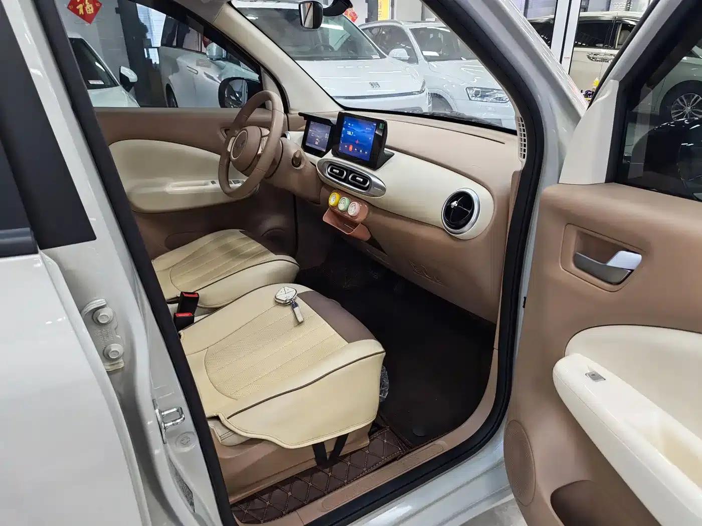 Hongguang MINIEV 2025 Fourth Generation Four-Door Premium Edition — миниатюра 13