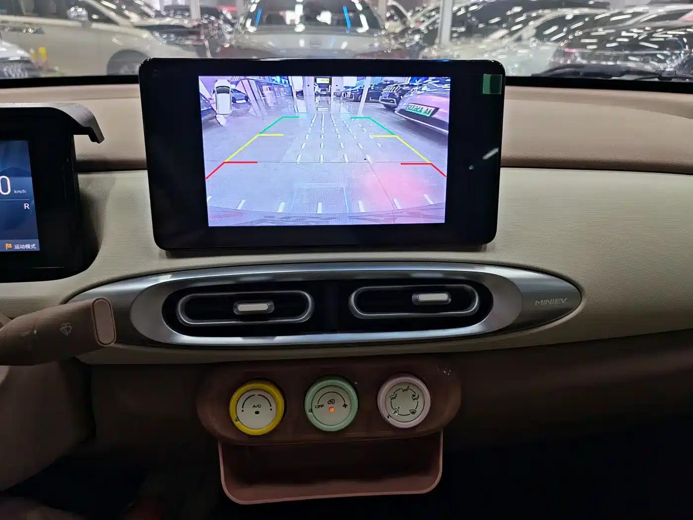 Hongguang MINIEV 2025 Fourth Generation Four-Door Premium Edition — миниатюра 15