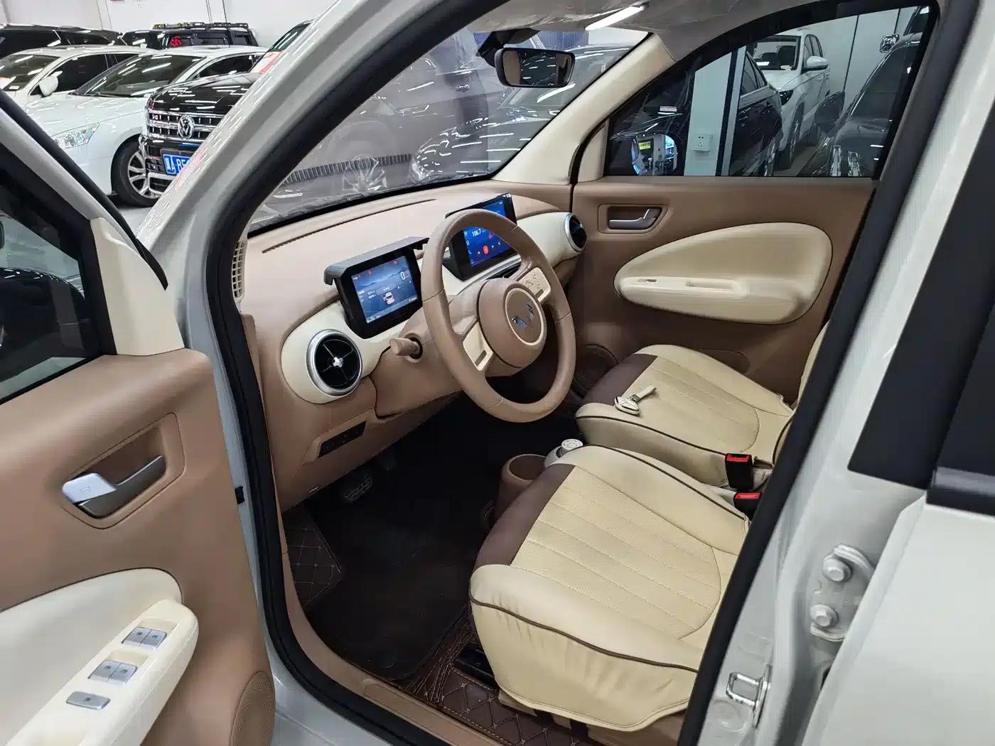 Hongguang MINIEV 2025 Fourth Generation Four-Door Premium Edition — миниатюра 4