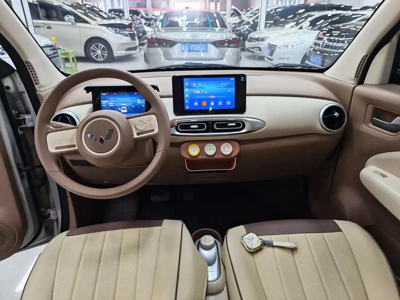 Hongguang MINIEV 2025 Fourth Generation Four-Door Premium Edition — миниатюра 5