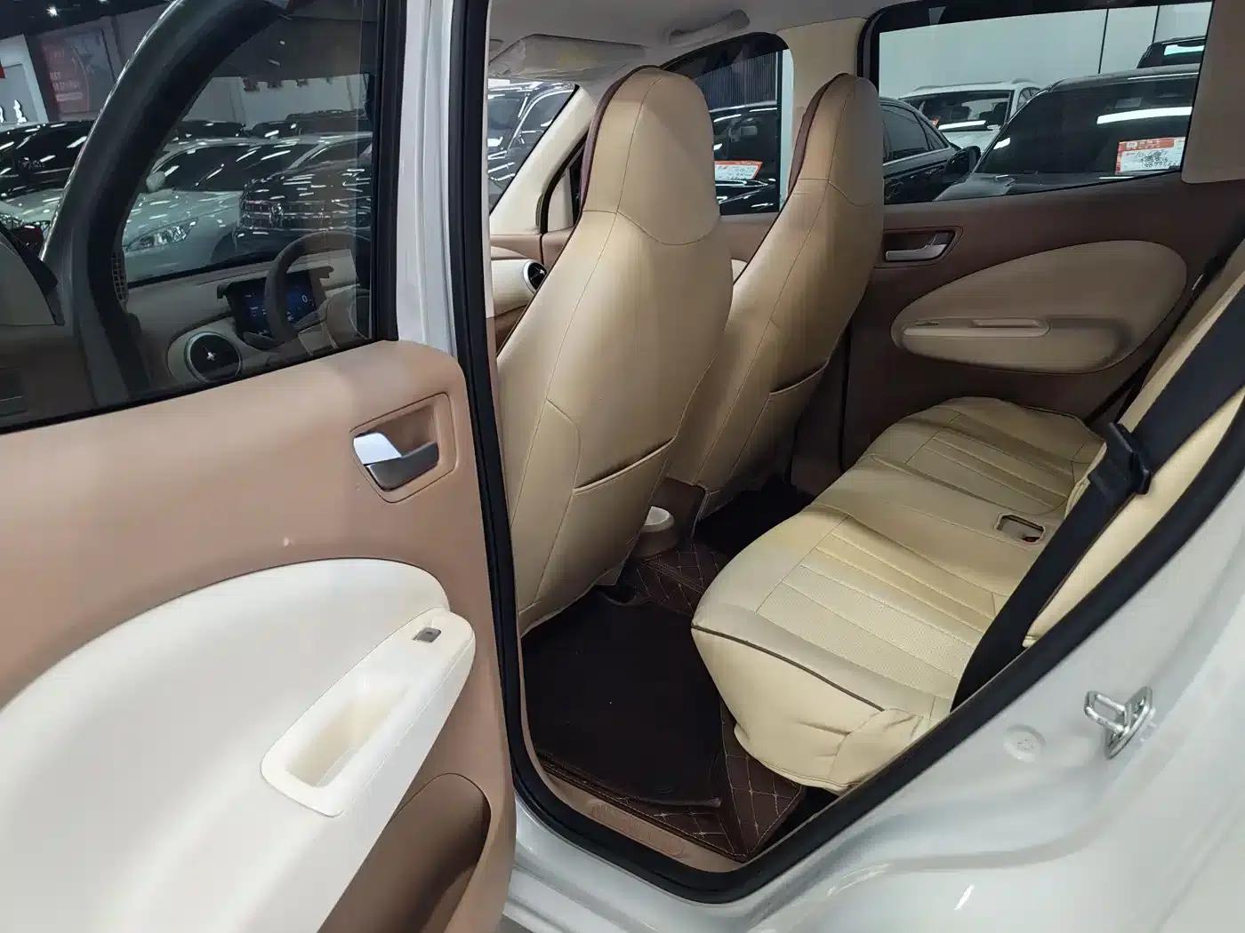 Hongguang MINIEV 2025 Fourth Generation Four-Door Premium Edition — миниатюра 6