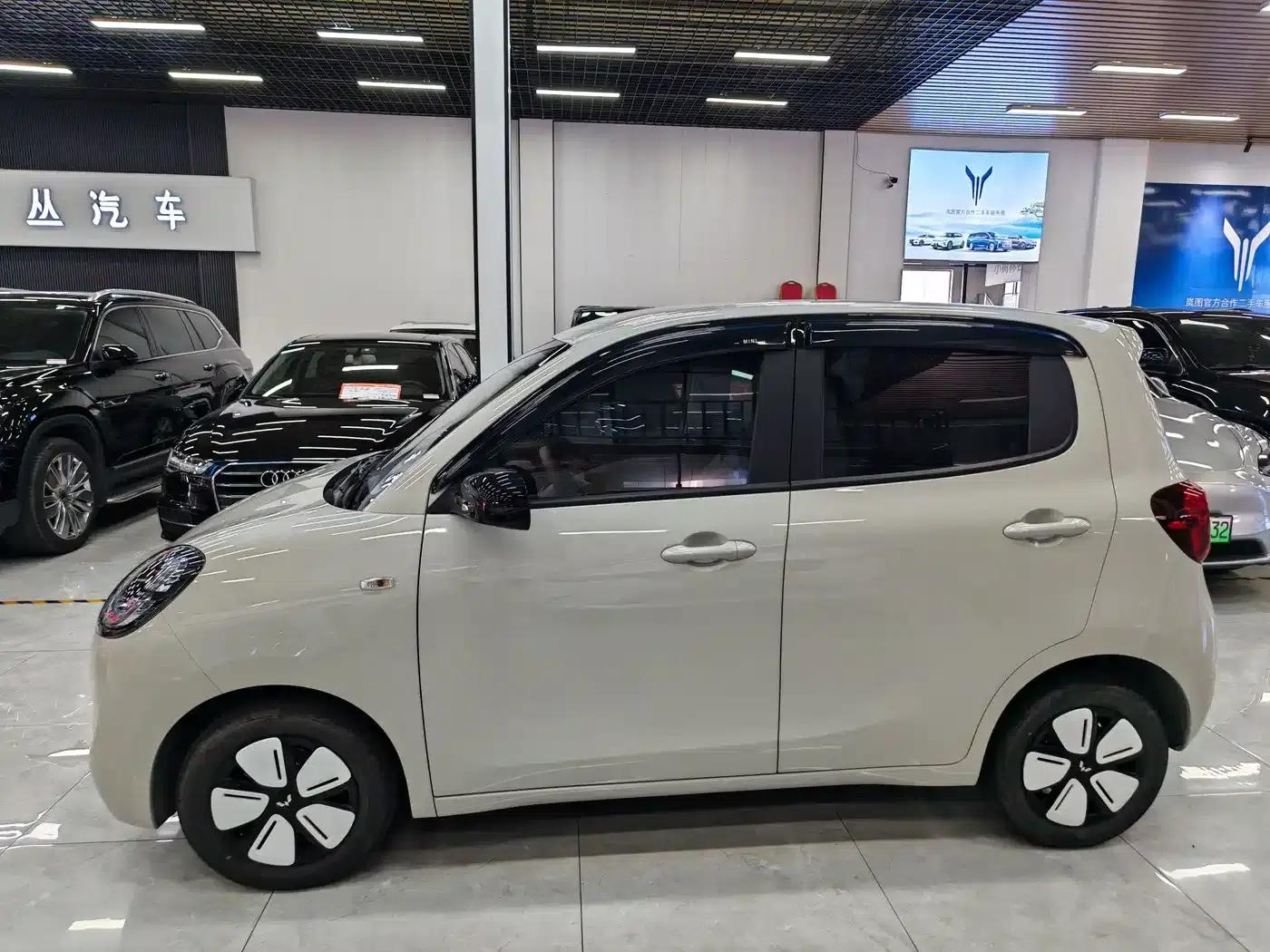 Hongguang MINIEV 2025 Fourth Generation Four-Door Premium Edition — миниатюра 10