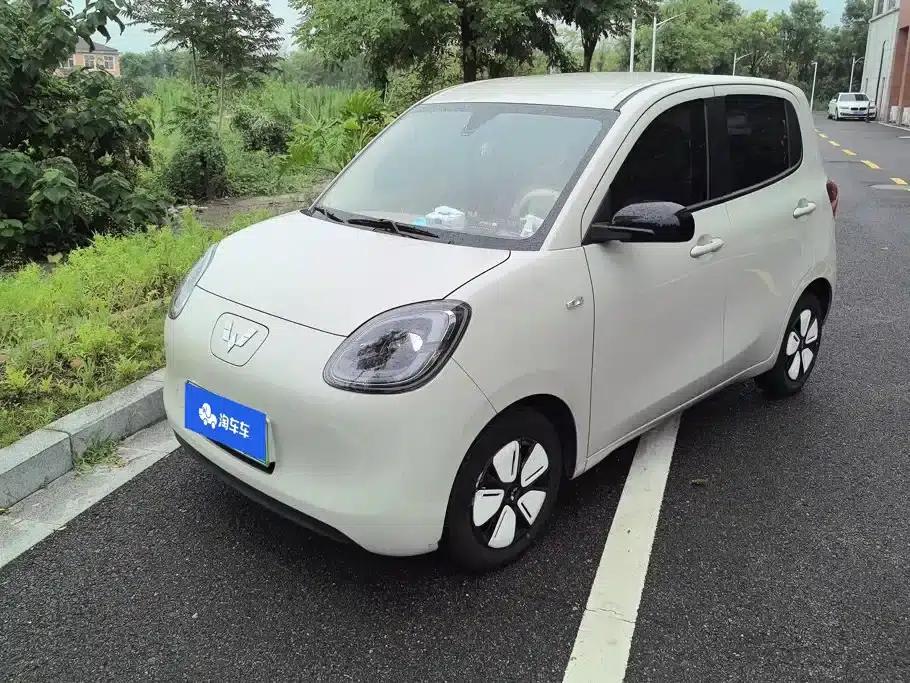 Hongguang MINIEV 2025 Fourth Generation Four-Door Advanced Model — миниатюра 1